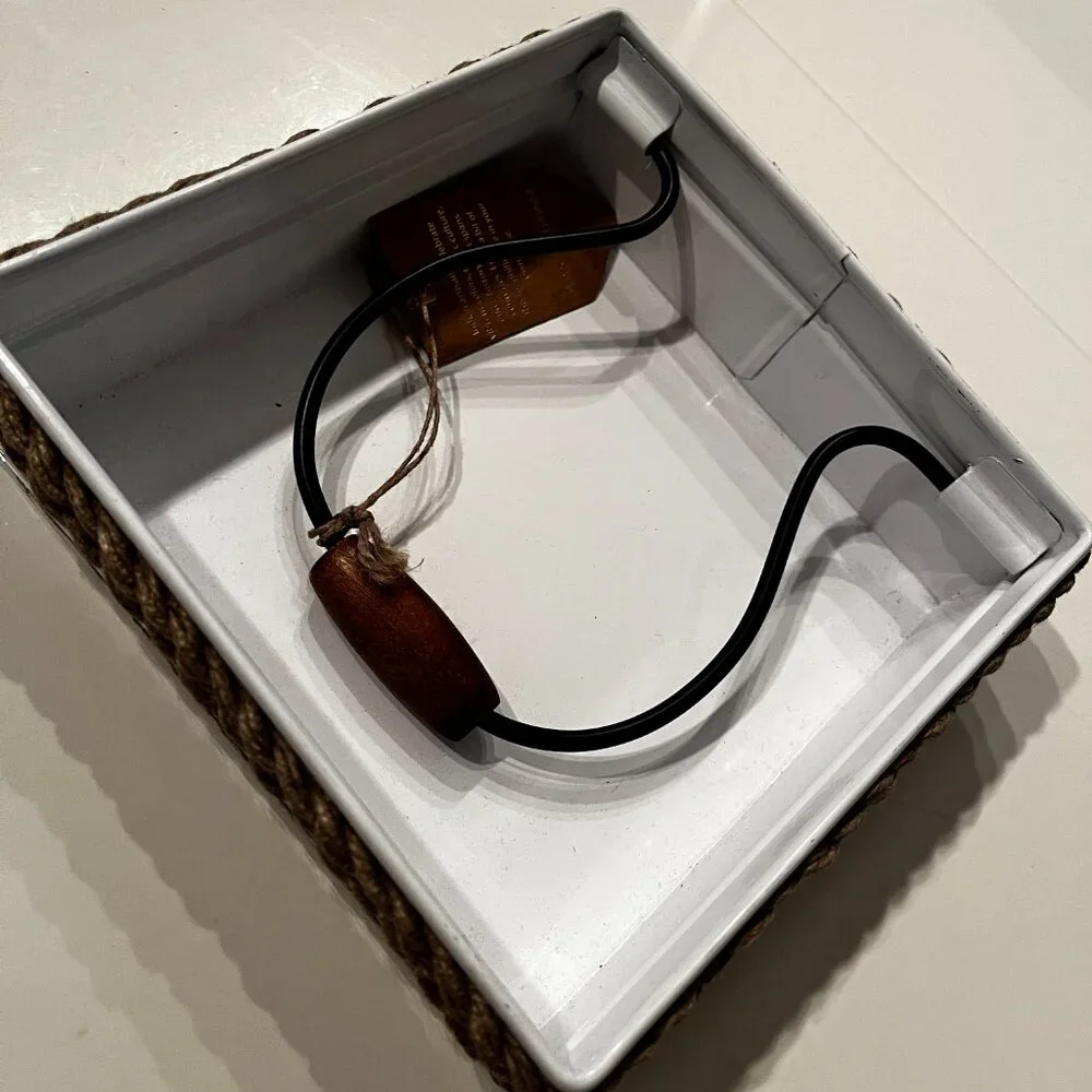 Napkin Holder - Metal White Napkin Holder -Rustic Themed -‎ new